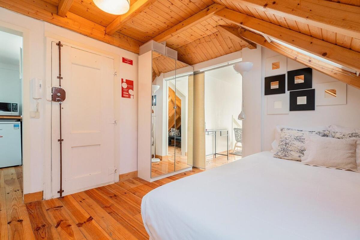 ליסבון Attic Apartment With Balcony In Bairro Alto מראה חיצוני תמונה