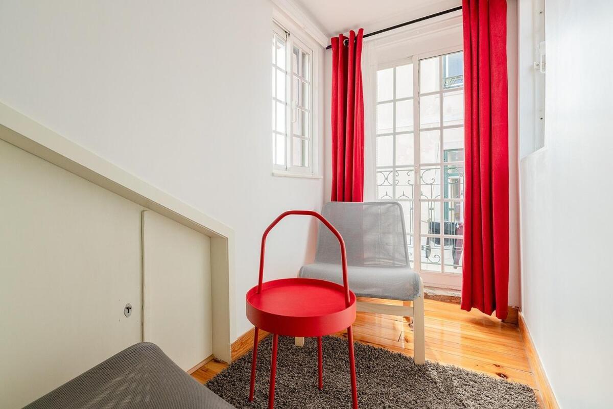ליסבון Attic Apartment With Balcony In Bairro Alto מראה חיצוני תמונה